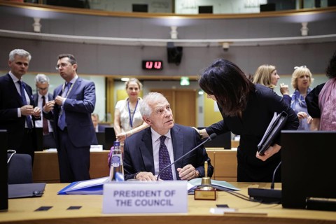 (R-L) Annalena BÃ¤rbock, Federal Minister for Foreign Affairs, recorded in conversation with Josep