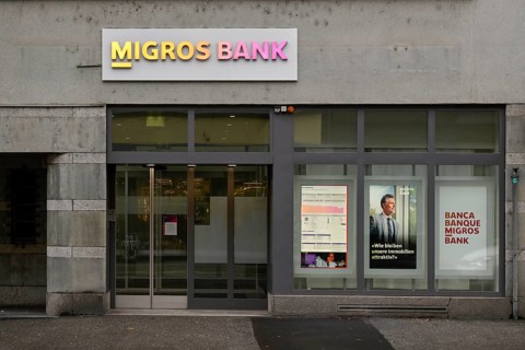 Entrance Migros Bank lettering