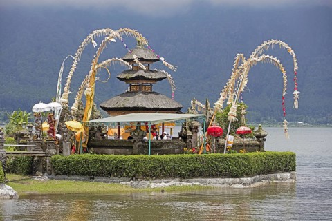 Pura Ulun Danu Beratan, Pura Bratan, Shaivite water temple on the shores of Lake Bratan near