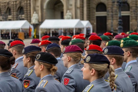 Public roll call of the Army Officers' School on Theatre Square: Bundeswehr honours and bids