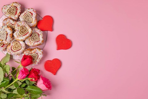 Heart-shaped cupcakes, red hearts and roses, Valentine's Day, pink background