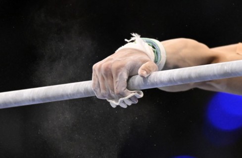 Gymnastics, artistic gymnastics, men, feature, detail, close-up, straps, wrist protection, hand on