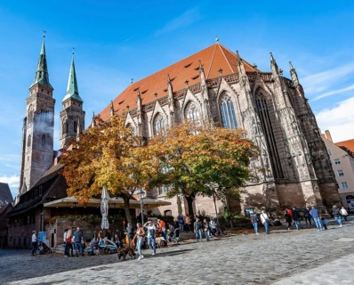 St. Sebaldus Church, in autumn, Rathausplatz, Nuremberg, Middle Franconia, Bavaria, Germany, Europe