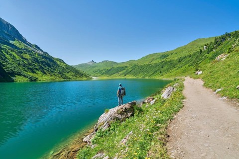 Hikers at Tappenkarsee, mountain lake, RadstÃ¤tter Tauern, Glingspitze, landscape conservation