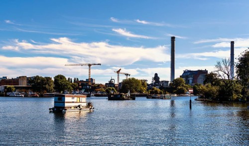 Rummelsburg Bay with a view of the Klingenberg power station in Berlin-Lichtenberg, Berlin,
