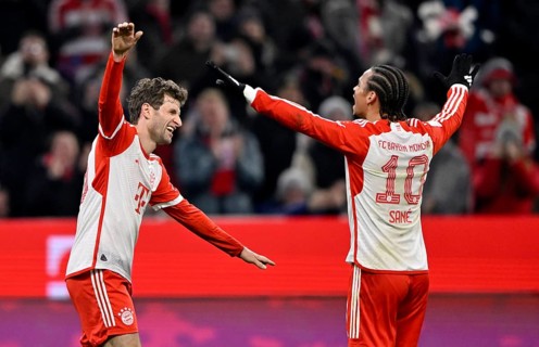 Goal celebration, cheering Thomas Müller FC Bayern München FCB (25) Leroy Sané FC Bayern München