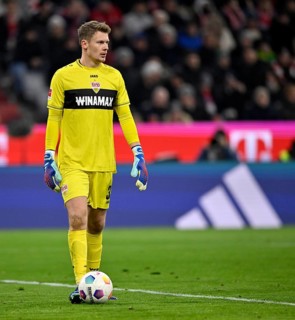 Goalkeeper Alexander Nübel VfB Stuttgart (33) on the ball Allianz Arena, Munich, Bavaria, Germany,