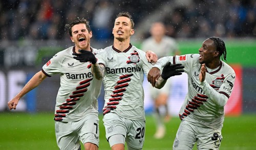 Goal celebration Alejandro Grimaldo Bayer 04 Leverkusen (20) with Jonas Hofmann Bayer 04 Leverkusen