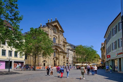 Green Market with St Martin's Catholic Church, Bamberg, Upper Franconia, Bavaria, Germany, Europe