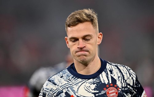 Warm-up training Joshua Kimmich FC Bayern Munich FCB (06), portrait, sceptical, thoughtful, Allianz