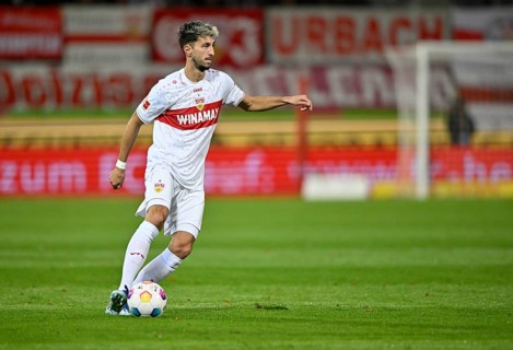 Atakan Karazor VfB Stuttgart (16) on the ball, Voith-Arena, Heidenheim, Baden-Württemberg, Germany,