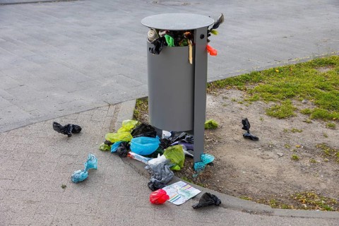 Public waste bin at leipzig city harbour, completely overcrowded, pet owners throw their dog waste