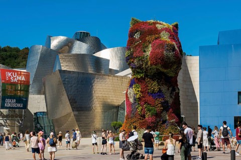 Guggenheim Museum Bilbao, Architect Frank O. Gehry, Sculpture Puppy by Jeff Koons, Bilbao, Basque