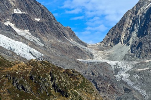 In the Lötschental with view to the Lötschenlücke, in front the Anenhütte, behind the