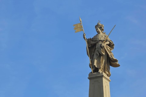 Sculpture Franconia with flag and coat of arms, patron saint of Franconia, at the