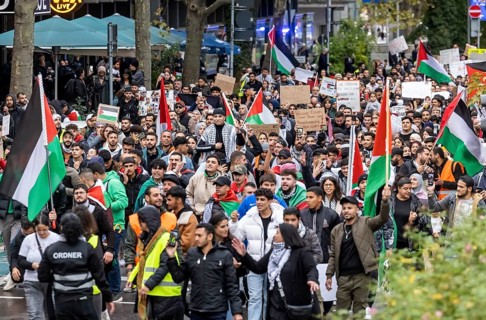 Rally of pro-Palestinian demonstrators. They demand an end to the oppression of the Palestinians