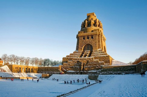 Monument to the Battle of the Nations on a winter's day with snow, Leipzig, Saxony, Germany, Europe