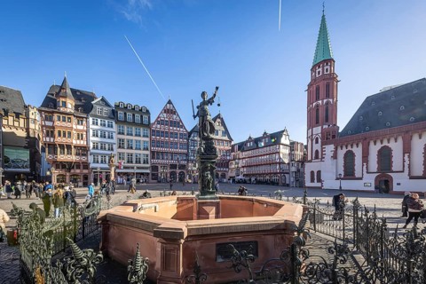 Römerberg with half-timbered houses, Justizia fountain and Old Nikolai Church, city centre of