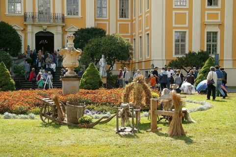Rammenau Oberlausitzer Leinentage. On the last weekend in August, lovers of fine linen and old