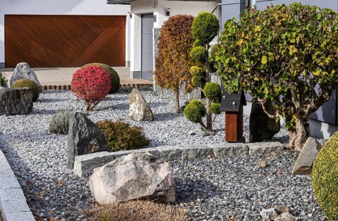 Gravelled garden in front of a detached house, Merklingen, Alb-Donau-Kreis, Baden-Württemberg,