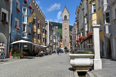 The Zwölferturm in the historic centre of Sterzing, South Tyrol, Italy, Europe
