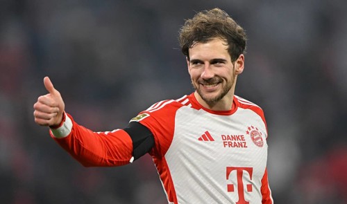 Leon Goretzka FC Bayern Munich FCB (08) Gesture, gesture, thumbs up, Allianz Arena, Munich, Bayern,