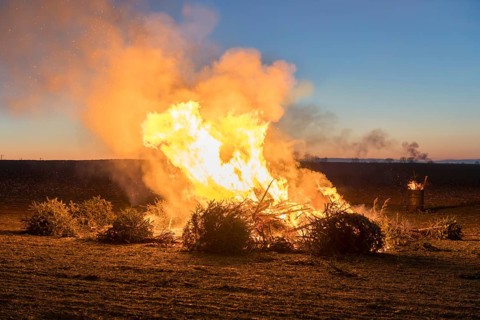 Dunning fire at a rally of farmers and farmers because of the federal government's plans to cut