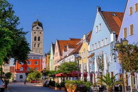 Facade of the savings bank, tower of St. Johannes, colourful houses, Lange Zeile, Erding, Upper