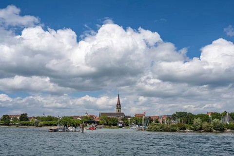 View of the harbour entrance from WÃ¤schbruckhafen and the Radolfzell Minster, Radolfzell on Lake