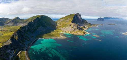 Mountains and coast of the island of Vaeroy, Vaeroy, Lofoten, Norway, Europe