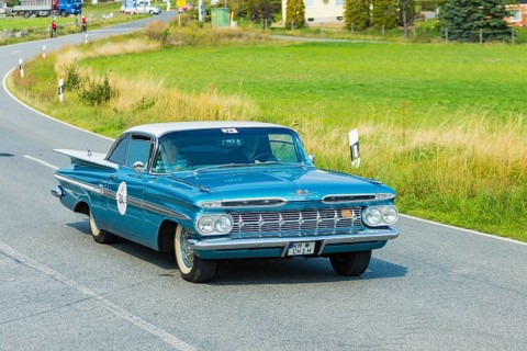 A drive for vintage vehicles. Skilful handling of the vehicle, finding the route by means of the