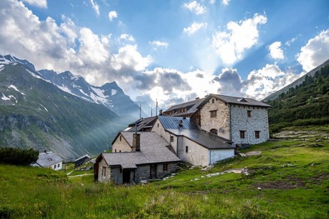 Mountain hut, Alpine Club hut Berliner Hütte, Berliner Höhenweg, Zillertal Alps, Tyrol, Austria,