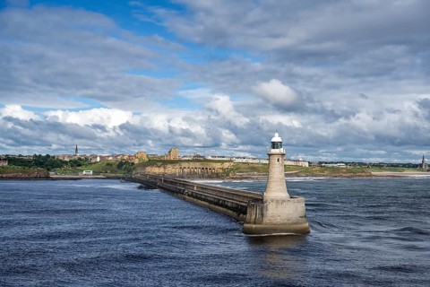 Tynemouth Lighthouse with the ruins of Tynemouth Priory and Castle behind, North Shields, Newcastle