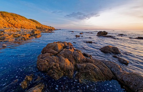 Rocky beach on the Atlantic coast near Kervert on the Rhuys Peninsula in Brittany. Kervert,