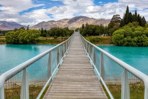 Maclaren-FuÃŸgÃ¤ngerbrücke, Lake Tekapo, Neuseeland