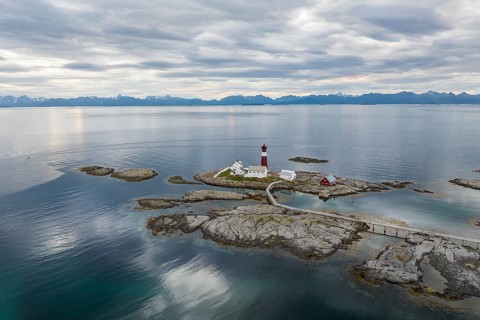 Tranoy Fyr Lighthouse, Tranoy Fyr, Lofoten in the back, Hamaroy, Ofoten, Vestfjord, Nordland,
