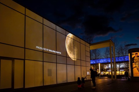 Art event Erlebnis (welt) raum on Prager StraÃŸe with VR artist Max Salomon. On the occasion of the
