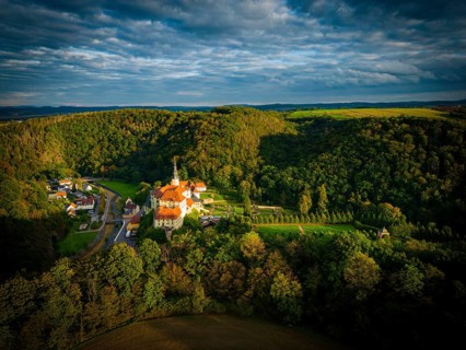 Weesenstein Castle rises on a rocky outcrop of nodular mica schist with quartzite inclusions above