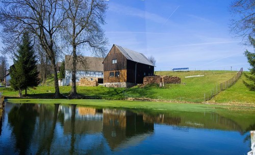 Lohsdorf is located to the east of the Saxon state capital Dresden in the north of Saxon