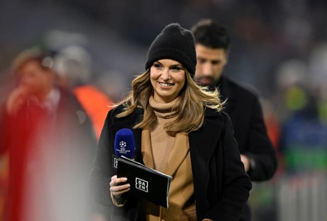 TV pundit Sami Khedira, sports presenter, presenter Laura Wontorra, portrait, cap, with microphone,