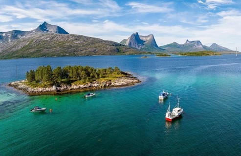 Boats in the fjord off Bergen, Kulhornet and Stortinden mountains, Efjord, Tysfjord, Ofoten,