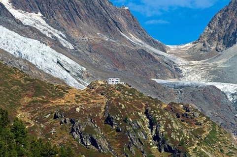 In the Lötschental with view to the Lötschenlücke, in front the Anenhütte, behind the
