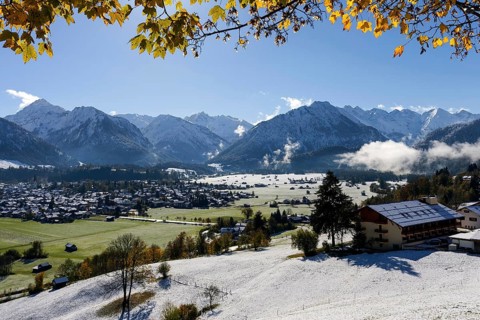 View of Oberstdorf and the AllgÃ¤u Alps from the AllgÃ¤uer Bergbad, OberallgÃ¤u, Bavaria, Germany,