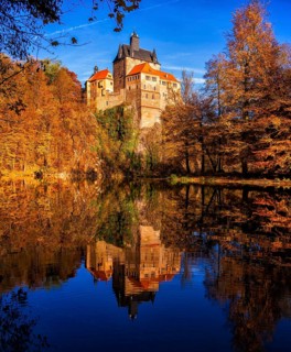 Kriebstein Castle rises on a steep rock above the Zschopau. Within the large group of hilltop