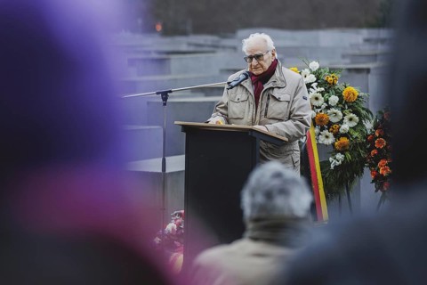 Kurt Hillmann, contemporary witness and Holocaust survivor, photographed as part of the