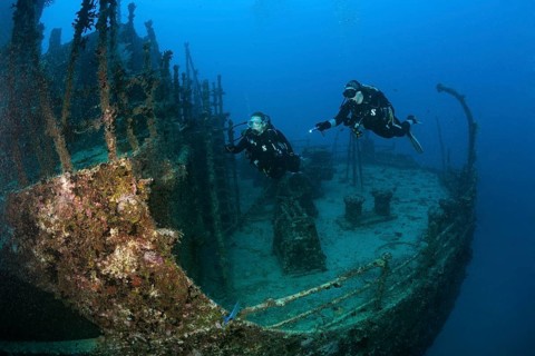 Divers at the stern of the Maldive Victory wreck, Hulhule, North Male Atoll, Maldives, Asia