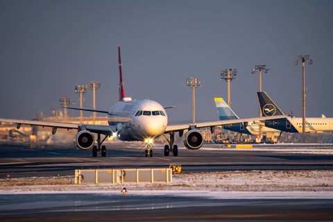 Turkish Airlines aircraft on the way to the western runway, Frankfurt Airport FRA, Fraport, in