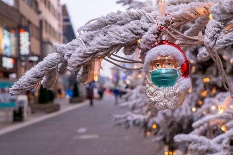 Symbolic picture Christmas in the Corona crisis, Father Christmas figure, Christmas tree