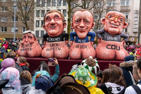 Rose Monday parade in Düsseldorf, street carnival, carnival float, by float builder Jacques Tilly,
