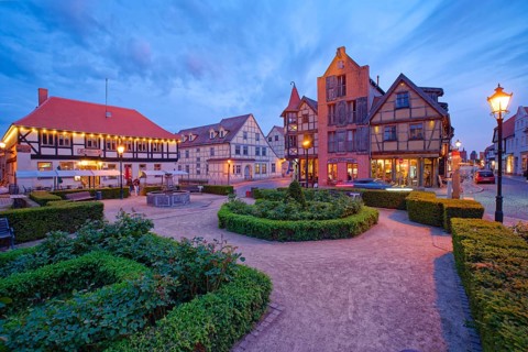 Park and town fountain between St Stephen's Church and the RoÃŸopforte in the evening in the old
